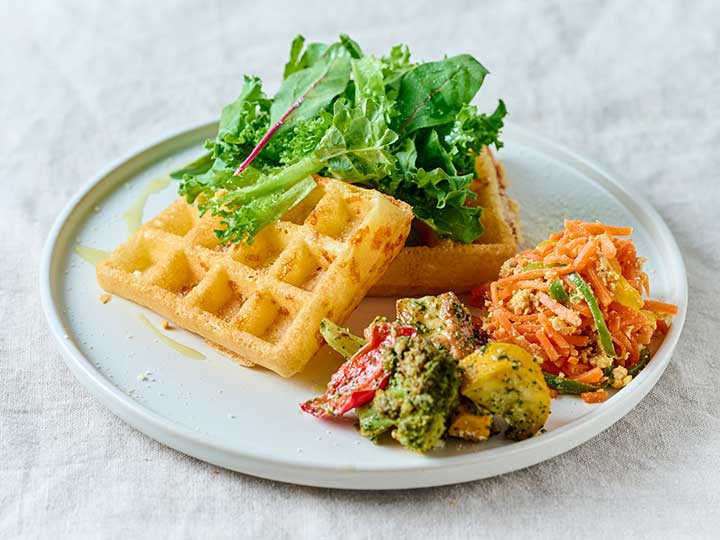 チーズワッフル＆サラダランチ